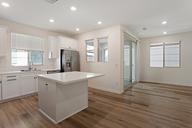 Building Photo - 839 Cranberry Way