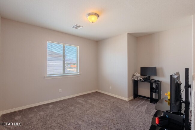 Building Photo - 305 Del Palmar