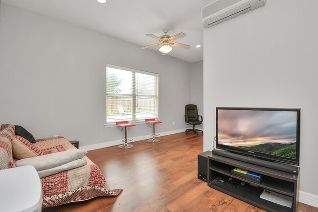 Building Photo - 2322 Lord Nelson Dr