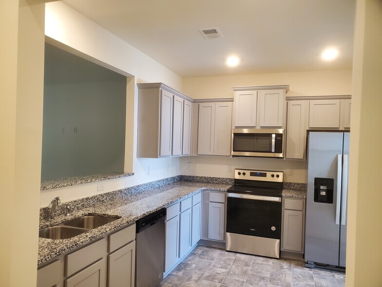 Kitchen - 4277 Arcadia Dr
