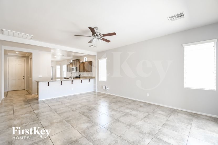 Building Photo - 4191 E Velasco St