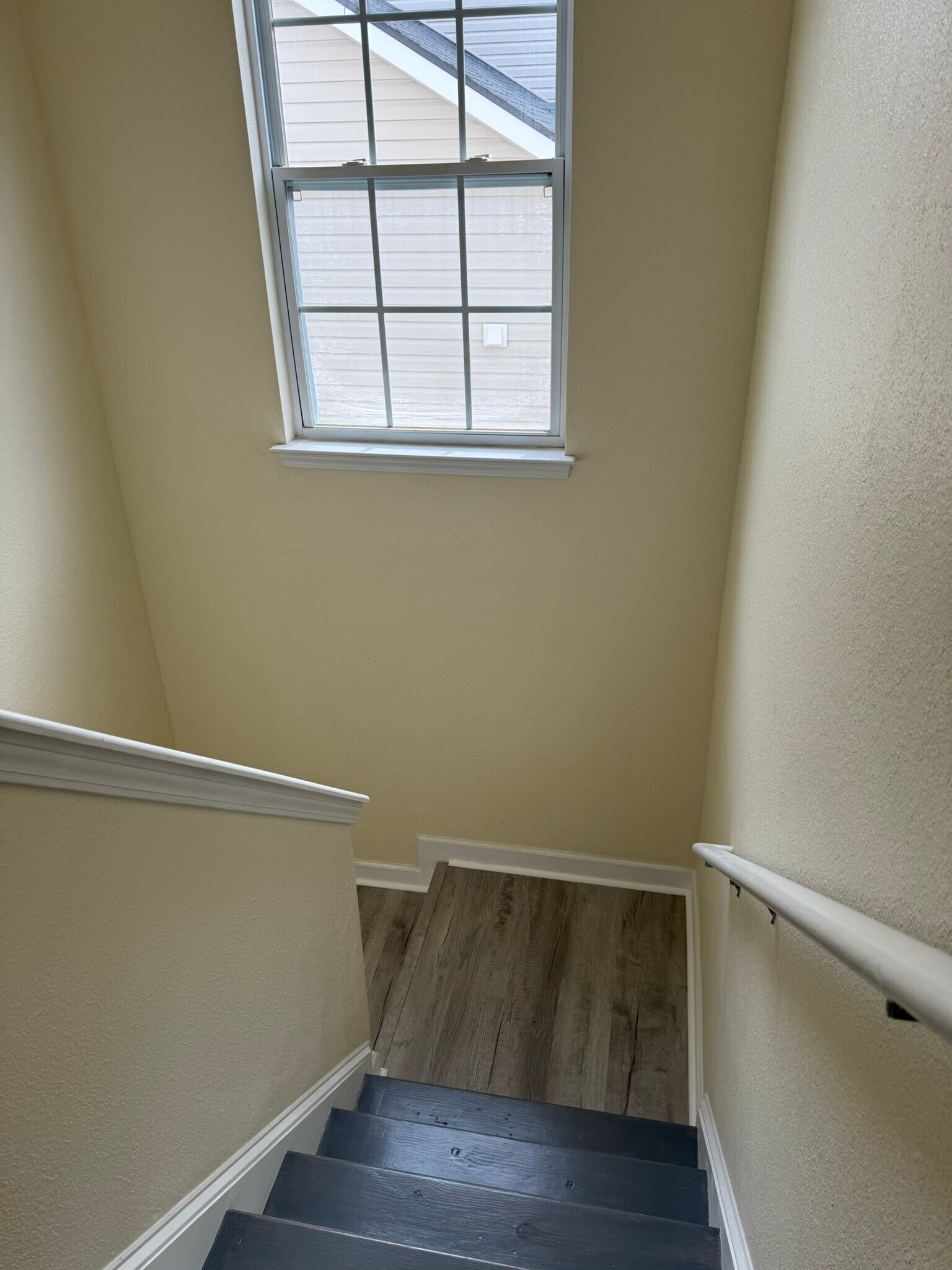 Building Photo - 834 Indianola Ct