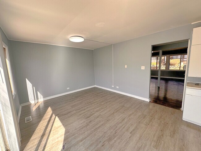 Building Photo - 5573 Court F