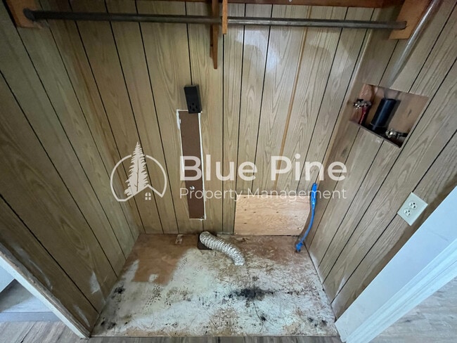 Building Photo - 925 Wilson Ave