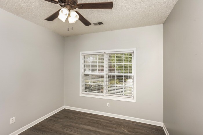 Building Photo - 225 Delaine Woods Dr