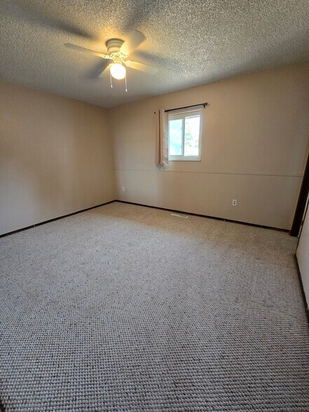 Building Photo - 403 Greenway Dr