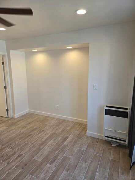 Building Photo - 2118 W 57th St