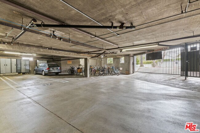 Building Photo - 2500 Abbot Kinney Blvd