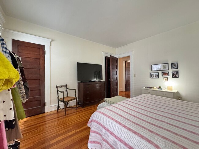 Building Photo - Spacious 2-Bedroom, 2-Bath in East Rock – Newly Renovated!