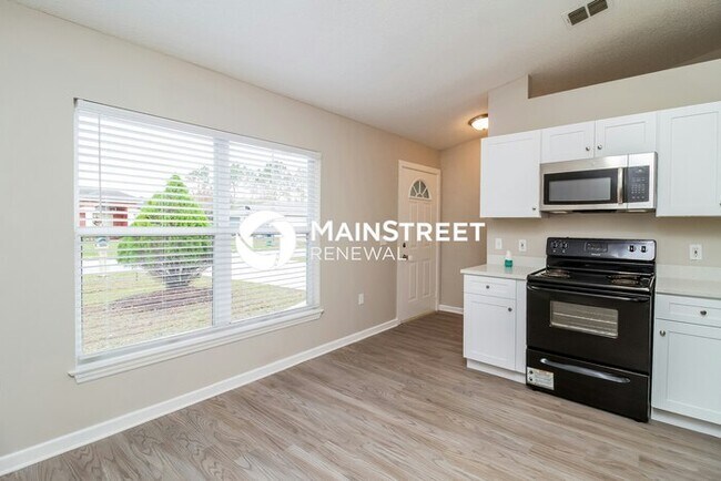 Building Photo - 911 Louvre Ct