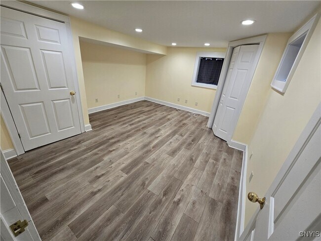 Building Photo - 205 Elmbrook Dr