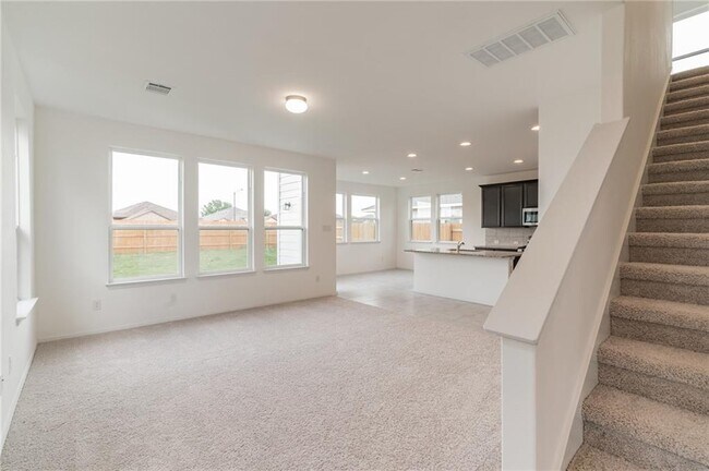 Building Photo - 233 Trailside Ln