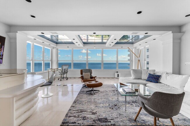 Building Photo - 4925 Collins Ave