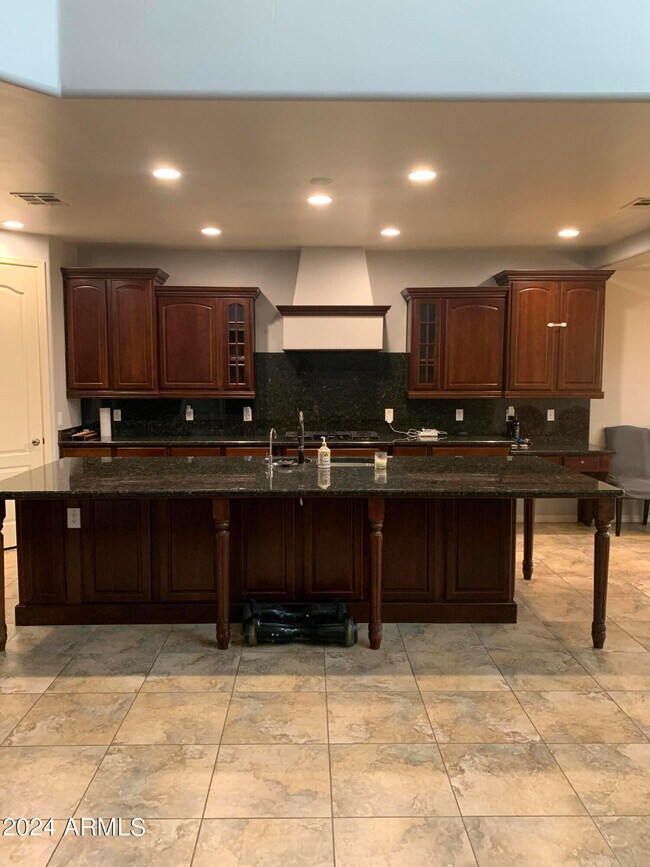 Building Photo - 2219 E Wisteria Dr