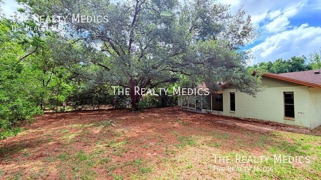 Building Photo - 104 E Osceola St