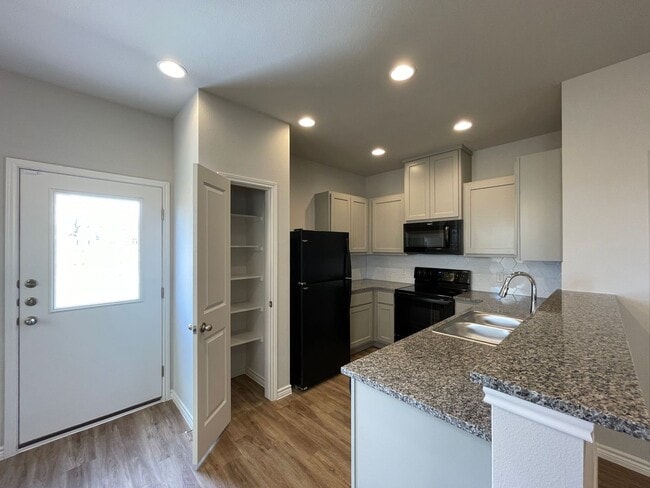 Building Photo - 115 Peruna Dr