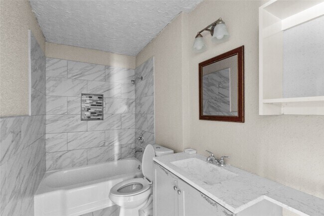 Building Photo - 7450 Lakewood Dr
