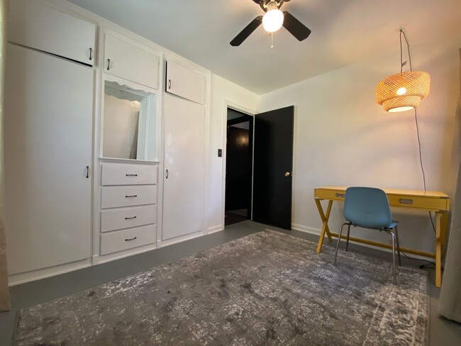 Building Photo - 2/1 Bungalow in the Heart of Audubon Park!!!