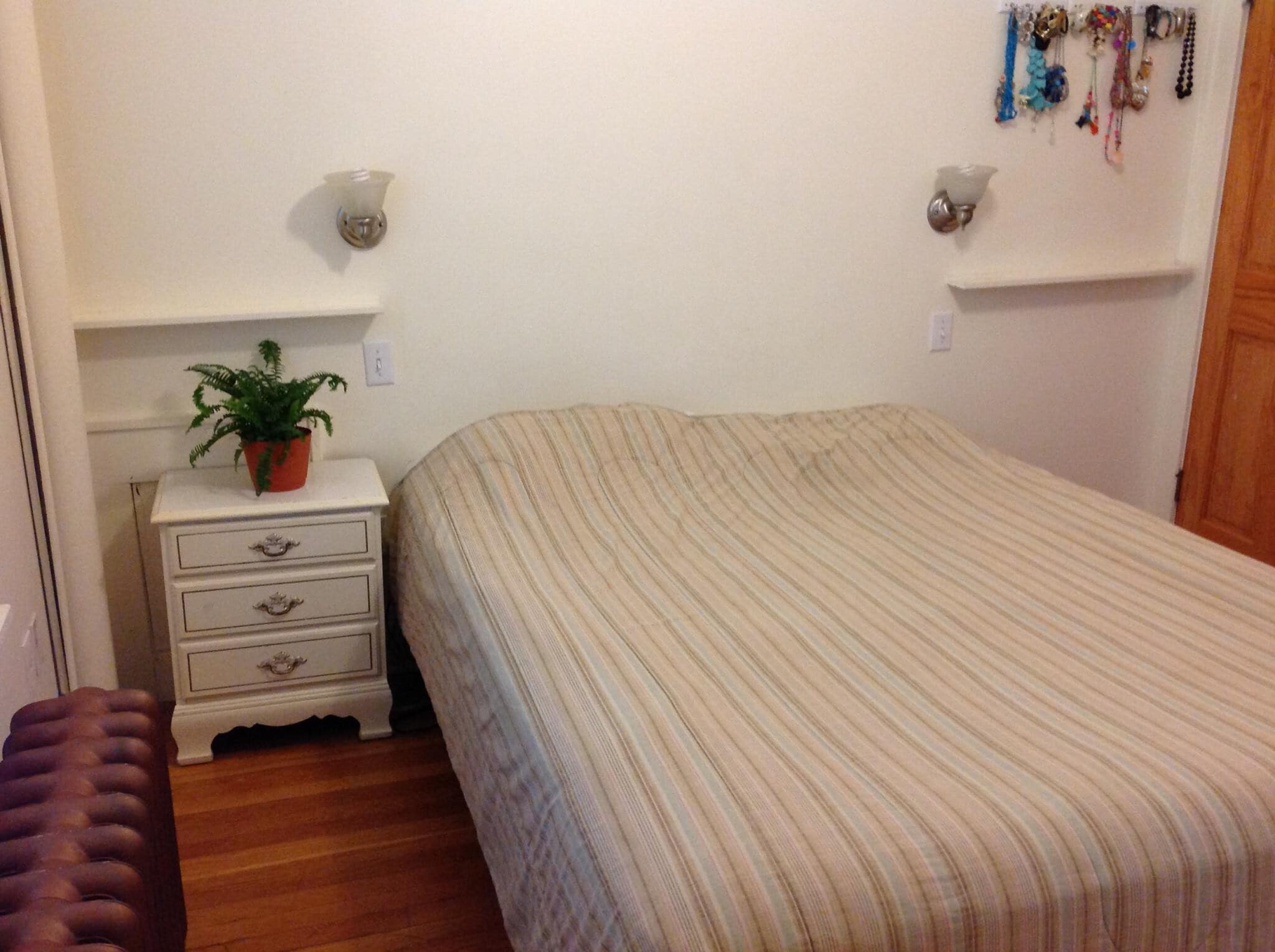 Back Bedroom - 14 Weymouth St.