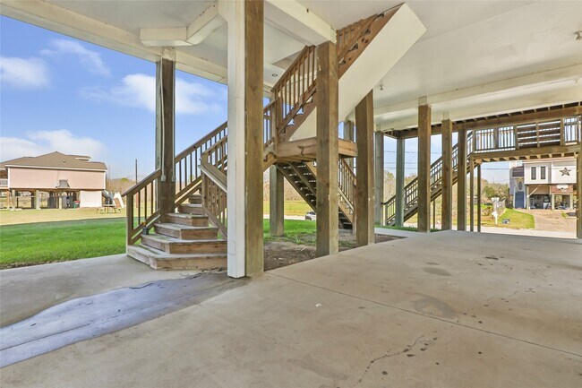 Building Photo - 205 Rue Orleans St