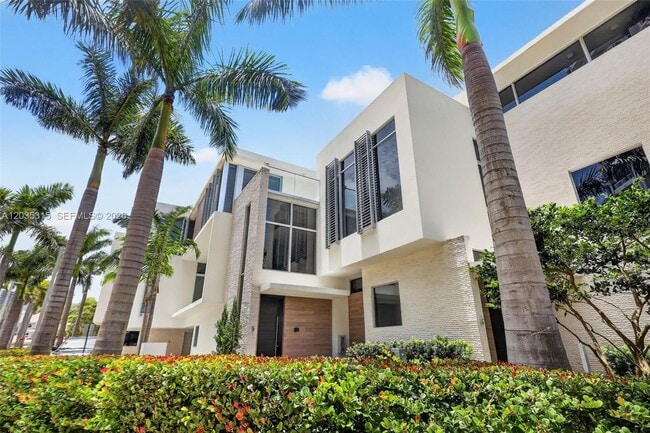 Building Photo - 3750 Yacht Club Dr