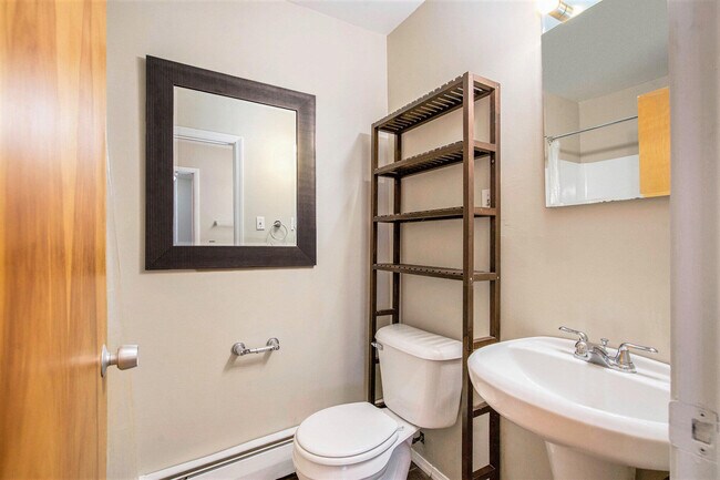 Building Photo - 1249 Island Dr