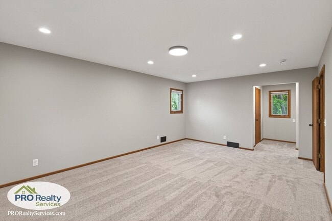 Building Photo - Recently Remodeled 4 Bedroom Home