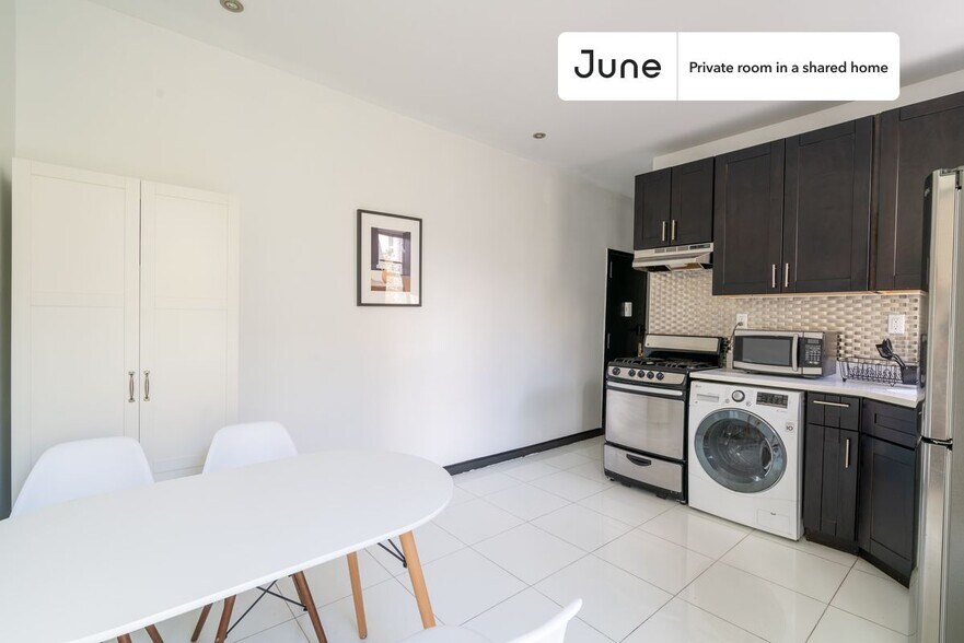 Building Photo - Room in Shared 3 bed/2 bath home