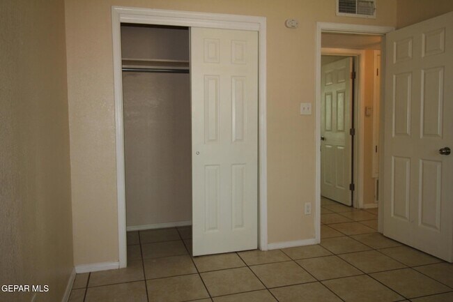 Building Photo - 9145 Begonia Pl