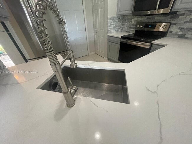 Building Photo - 8530 W Southgate Shores Cir