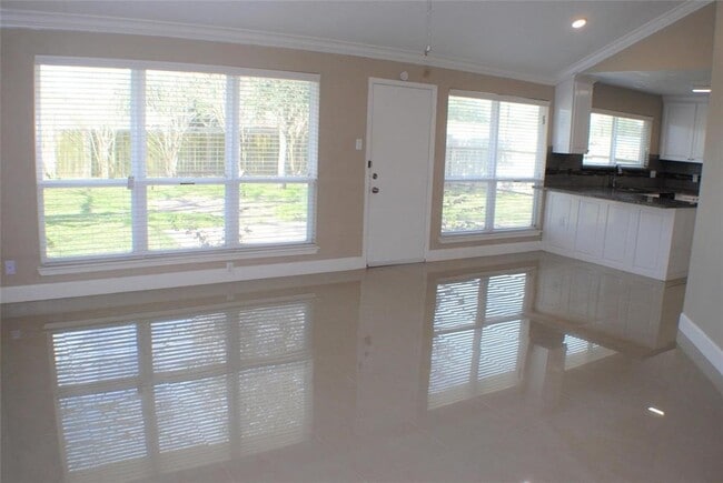 Building Photo - 227 Shiloh Dr