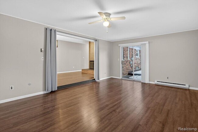 Building Photo - 126 Orchardale Dr