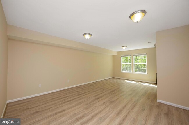 Building Photo - 421 Dogwood Dr