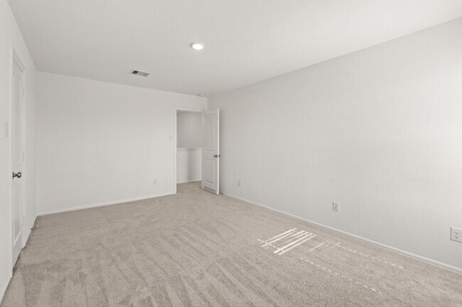 Building Photo - 5026 Lavaridge Dr