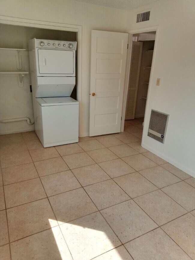 Building Photo - 4140 E Cliffside Trail