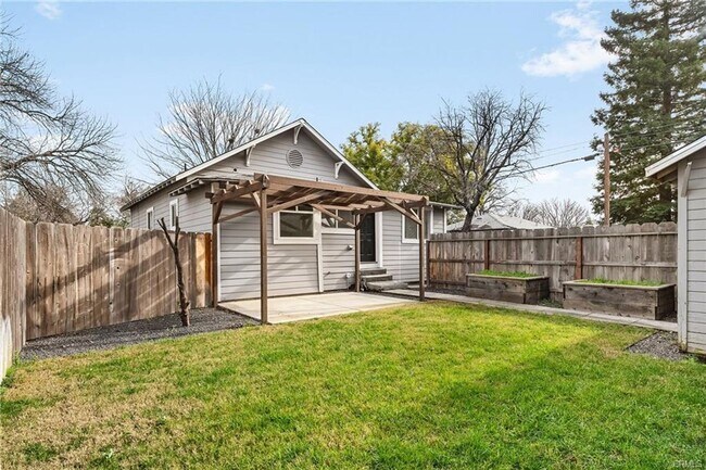 Building Photo - 1421 Citrus Ave