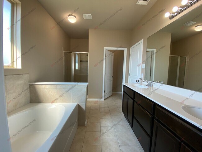 Building Photo - 513 Wedgwood Dr