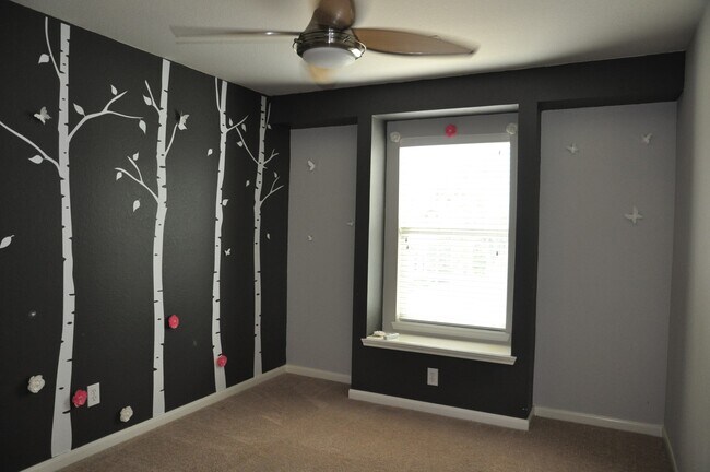 Building Photo - 16018 Limestone Lake Dr