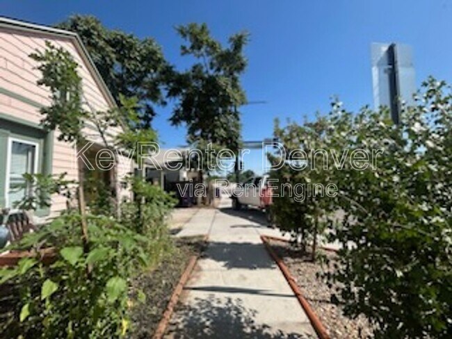 Building Photo - 4543 Columbine St