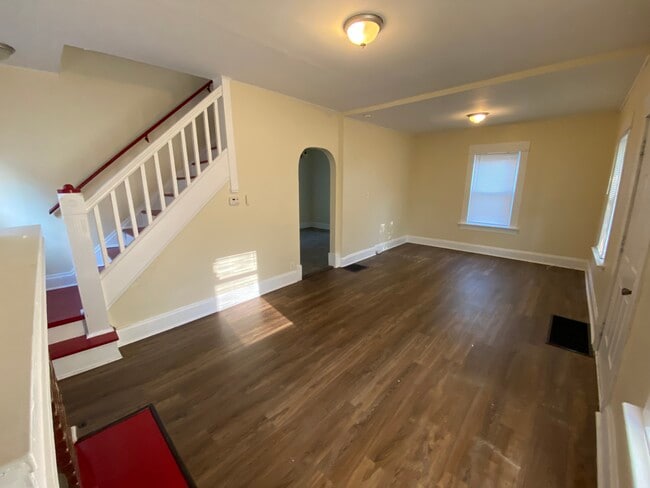 Building Photo - 271 Gift St.