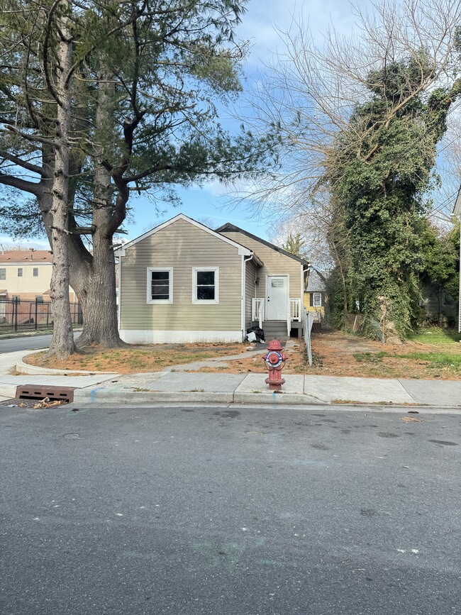 Building Photo - 70 Carpenter St