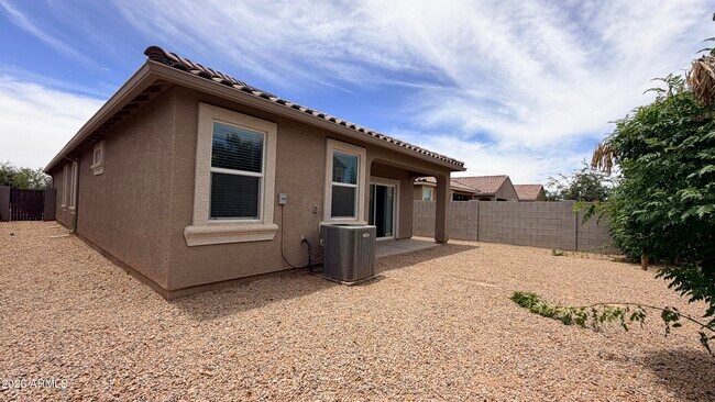 Building Photo - 35420 W San Alvarez Ave