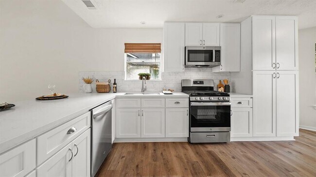 Building Photo - 1504 Regency Ct