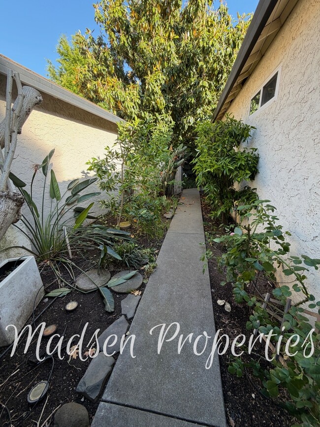 Building Photo - 225 Mission Serra Terrace