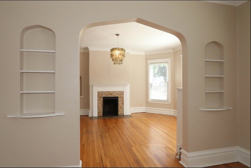 Building Photo - 916 Pleasant St