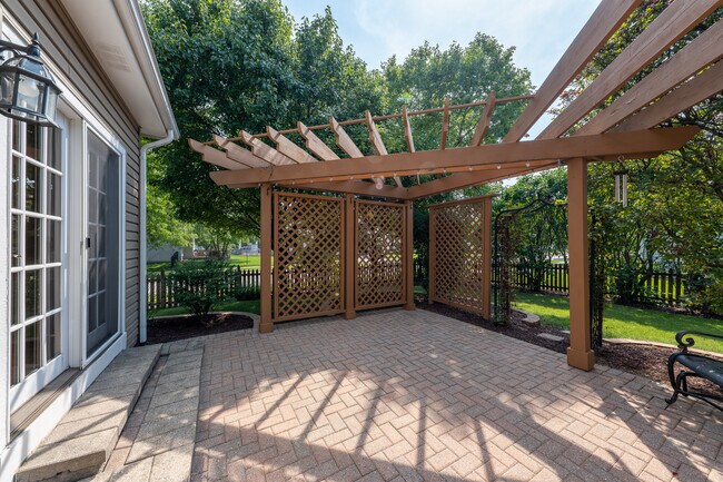 Building Photo - 1065 Red Clover Dr
