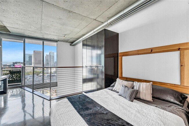 Building Photo - 690 SW 1st Ct