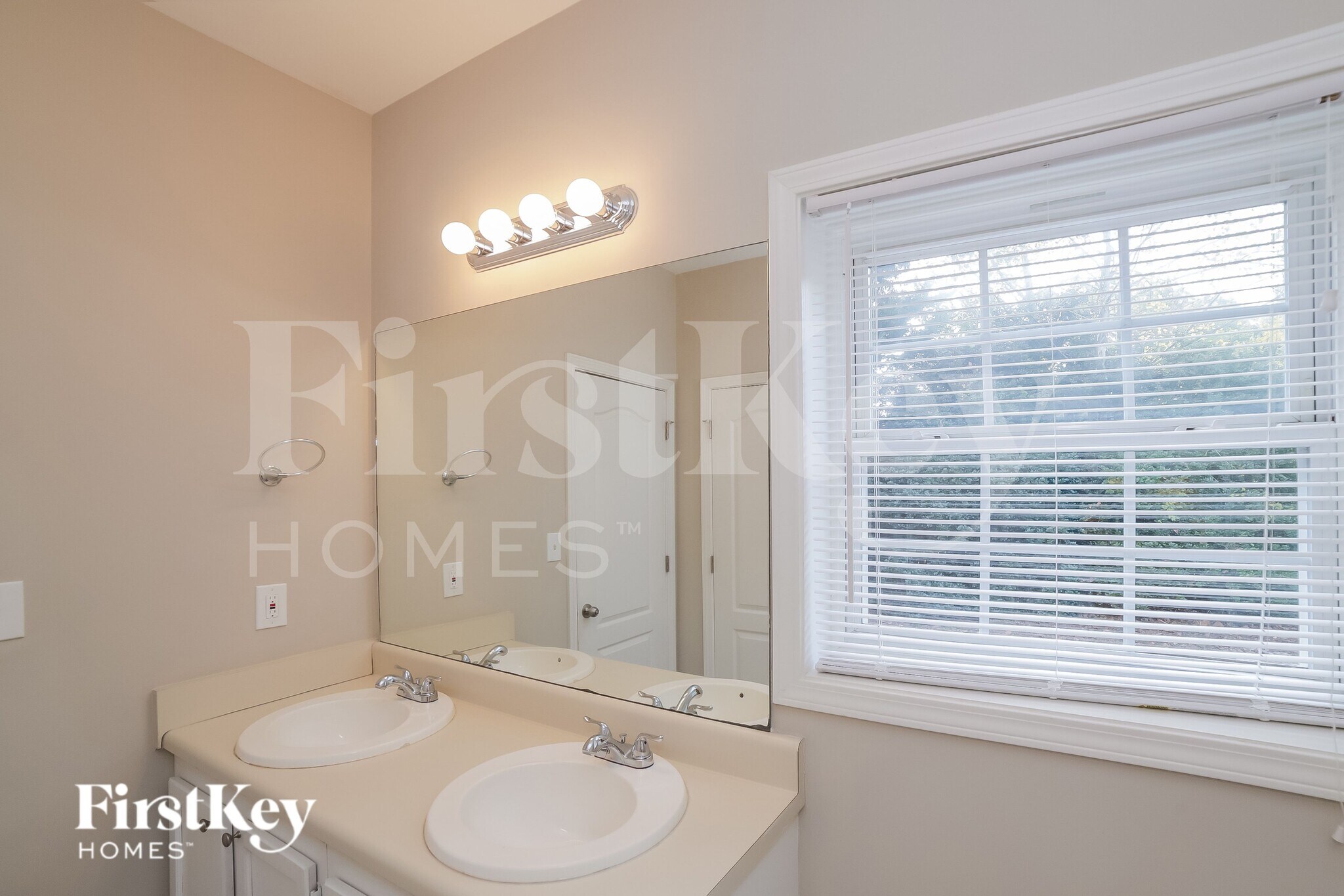 Building Photo - 1 N White Pines Dr
