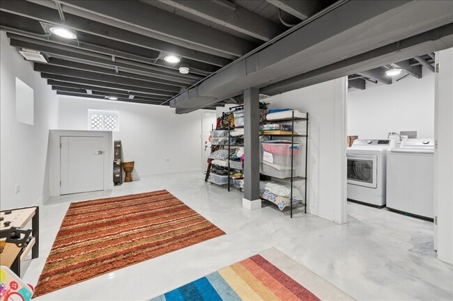 Building Photo - 3424 W Beach Ave