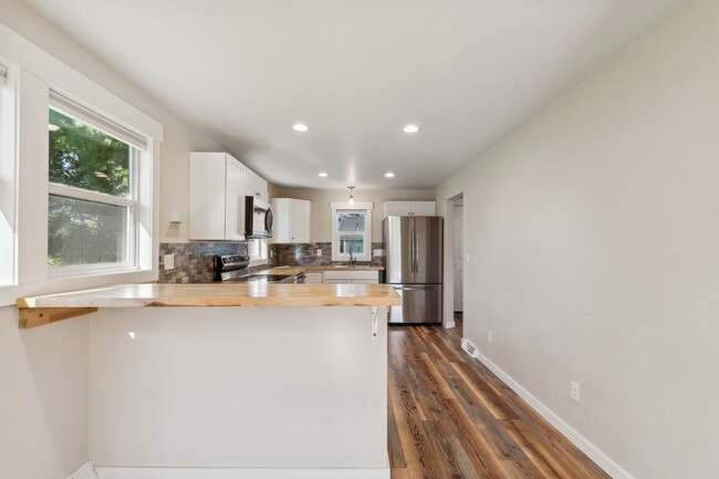 Building Photo - Charming 2 bedroom, 1 bath house